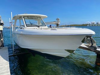 35' Boston Whaler 2018 Yacht For Sale